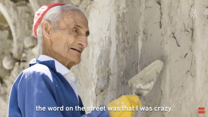 [VIDEO] La historia del hombre que lleva 53 años construyendo una catedral con sus propias manos