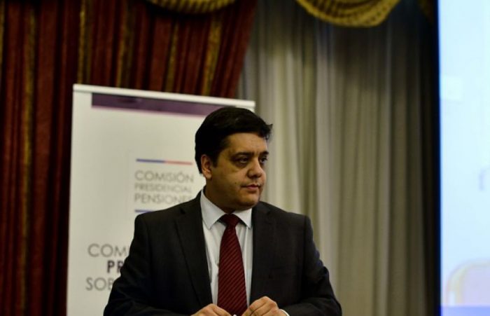 La ley del ex: David Bravo pone en duda credibilidad de cifras de desempleo de U. de Chile