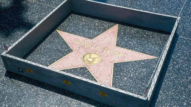 Colocan pequeño muro alrededor de estrella de Donald Trump en Hollywood