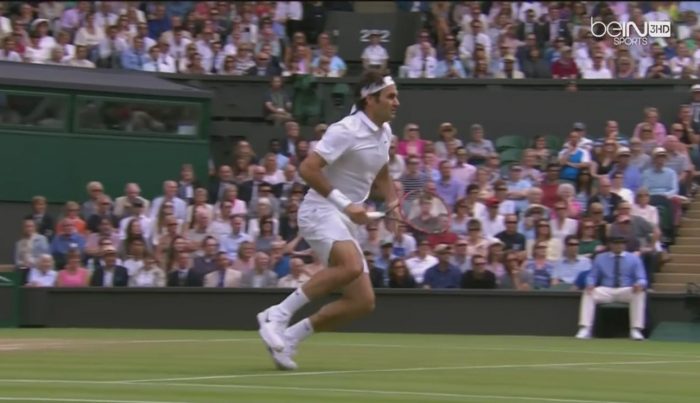 [VIDEO] La inusual caída de Federer en Wimbledon: «Espero no haberme hecho daño»