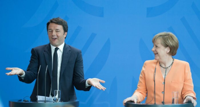 Merkel haría concesiones ante riesgo de perder a Renzi por crisis de la banca italiana