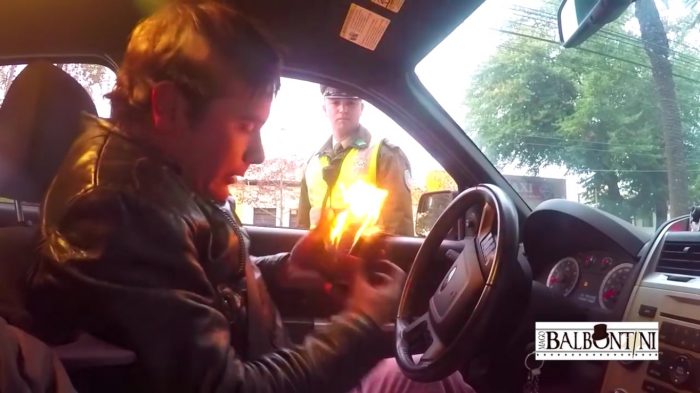 [VIDEO] Cuando eres mago y Carabineros te detiene para un control de tránsito