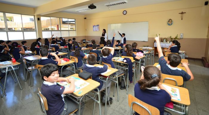 Educación 2020 dice que pese a la «desmunicipalización» continuar con el «voucher» en colegios «reproducirá desigualdad territorial»