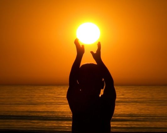 La luz solar, una terapia natural para la salud del sistema inmune y óseo