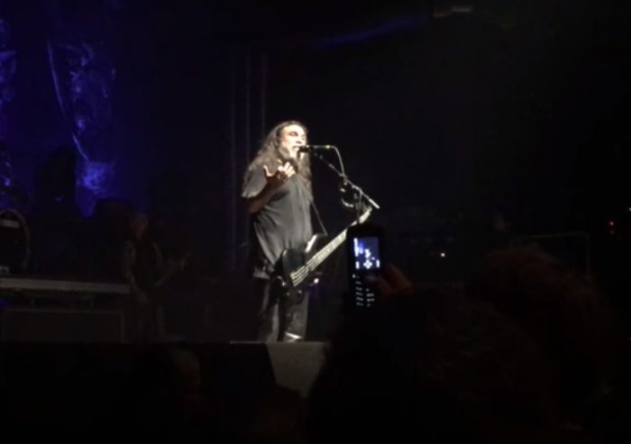 [VIDEO] «Para protegernos de los invasores»: el discurso pro armas de Tom Araya durante un concierto de Slayer en Suiza