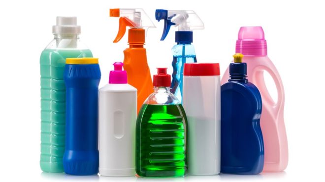Los químicos potencialmente peligrosos ocultos en productos que usamos en casa a diario