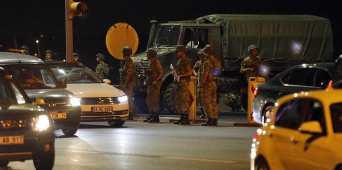 Militares que dirigen golpe en Turquía dicen que Erdogan impuso un «régimen autoritario del miedo»