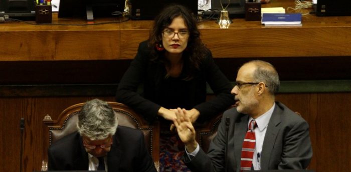 Peña dice que discrepancia entre diputada Vallejo y ministro Valdés evidencia la tensión entre la política y la economía