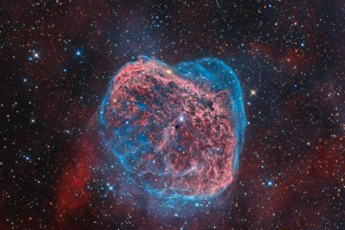 Astrónomos chilenos captan testarudo chorro energético de estrella en formación