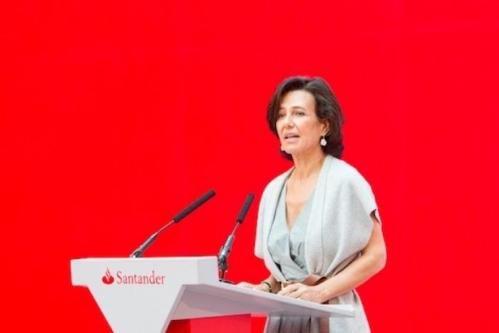 La administradora de fondos de Santander recluta a BlackRock para «apurar» su digitalización