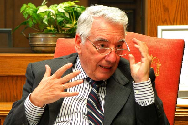 Ex presidente de Habitat a José Piñera: «El problema de las pensiones no es comparable con un automóvil»