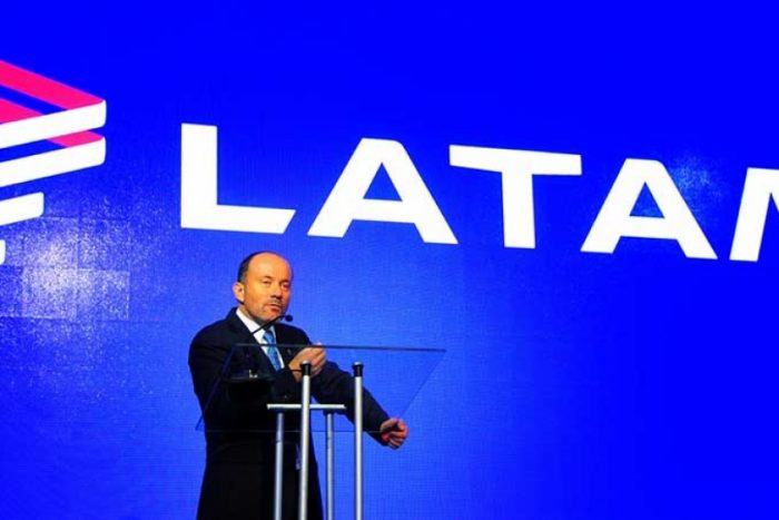 Caso Coimas en Argentina podría tomarse la agenda en junta de accionistas de LATAM que vota hoy entrada de Qatar Airlines a propiedad