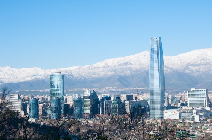 Inversionistas extranjeros no le temen a la desaceleración y las reformas: riesgo País de Chile cae a su menor nivel desde 2014