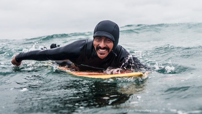 Evento mundial del surf elige al chileno Ramón Navarro como el «ambientalista del año»