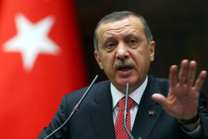 Erdogan acusa a Occidente de apoyar terrorismo y golpe militar