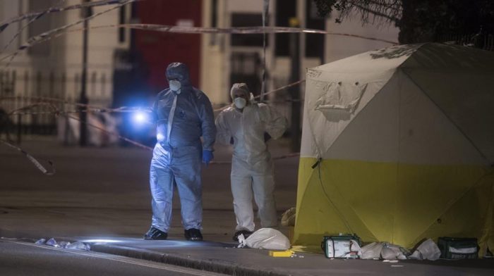 Londres: mujer muerta y varios heridos en ataque con cuchillo
