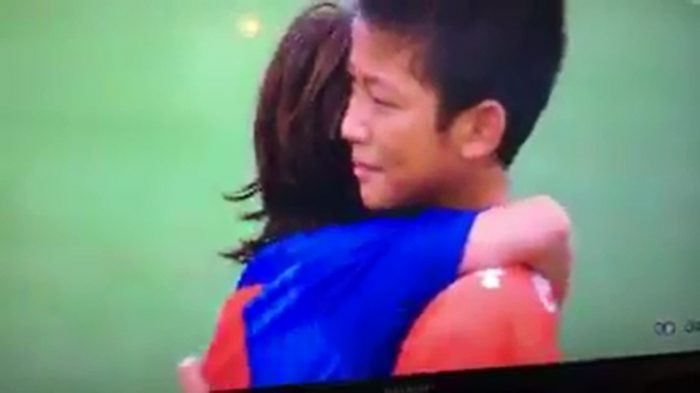 [VIDEO] El noble gesto de consuelo a sus rivales asiáticos por parte de los juveniles del Barcelona