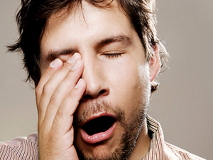 Nuevo estudio sostiene que la falta de sueño podría alterar la actividad cerebral