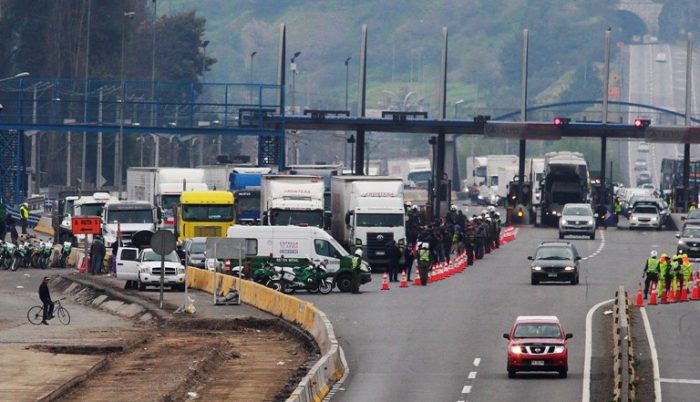 Camioneros emplazan a Bachelet y advierten que “bastaría un llamado para paralizar las carreteras de Chile”