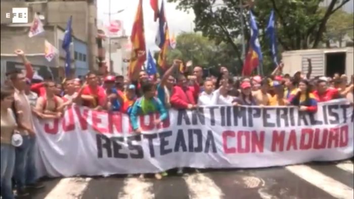 [VIDEO] Jóvenes chavistas marchan en apoyo a Maduro en el Día de la Juventud en Caracas