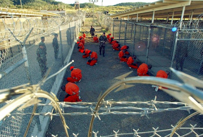 EE.UU. transfiere 15 presos de Guantánamo a Emiratos Árabes Unidos