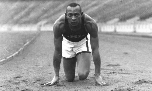Jesse Owens: astro en los Juegos de Hitler, despreciado en EE.UU.