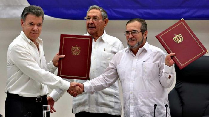 El Gobierno y las FARC rubrican el acuerdo final para la paz en Colombia