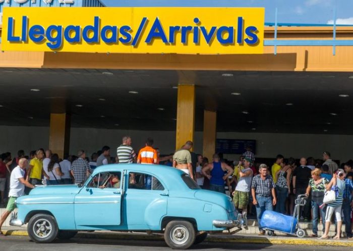 EE.UU. y Cuba restablecen vuelos regulares tras más de 50 años