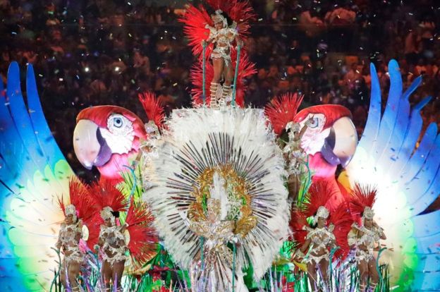Río de Janeiro despide sus Juegos Olímpicos con samba, danzarines, carnaval y con Mario Bros