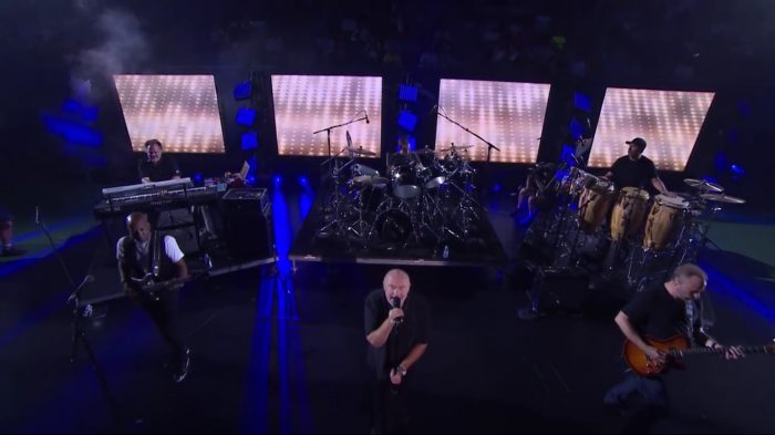 [VIDEO] Phil Collins interpretó «In the Air Tonight» y «Easy Lover»  junto a su hijo en la batería durante la apertura del US Open