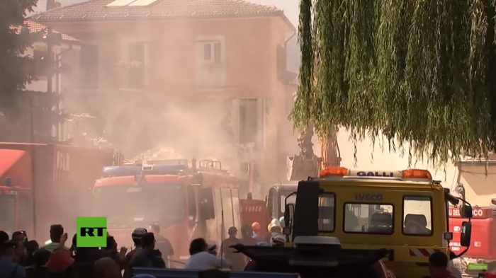 [VIDEO] Así se vivió la fuerte réplica del terremoto 6,2 en Italia durante un rescate de víctimas