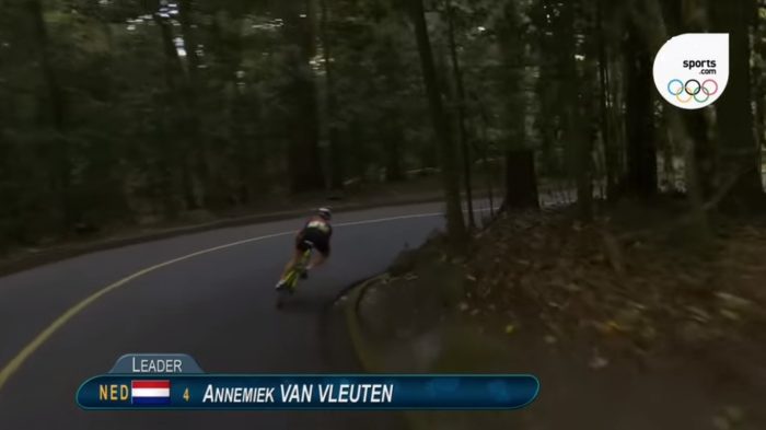 [VIDEO] La horrible caída de una ciclista holandesa a 10 kilómetros de la meta en Rio 2016