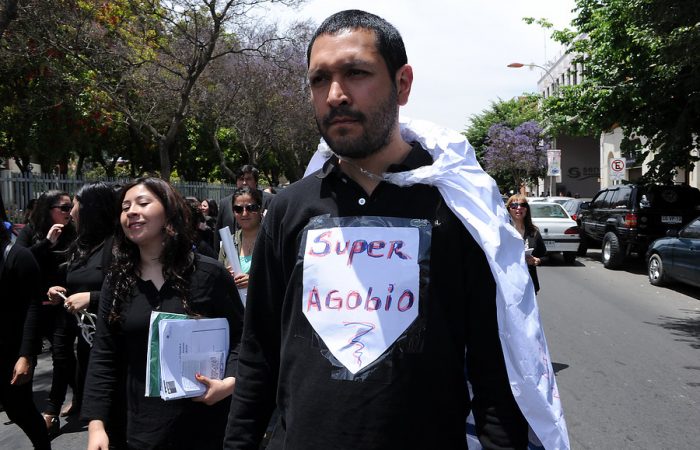 Los profesores chilenos son los que más horas trabajan de la OCDE