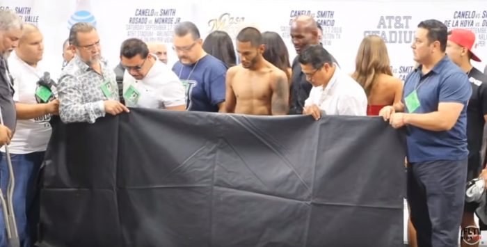 [VIDEO] Boxeador sufre bochornoso momento a la hora de pesarse antes de pelea