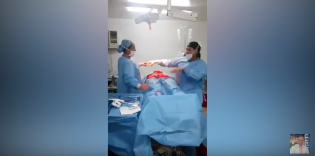 [VIDEO] Médico colombiano provoca indignación en redes sociales por bailar en plena operación