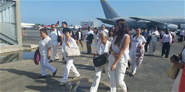 Primer grupo de víctimas llega a Cartagena para acudir a firma de paz