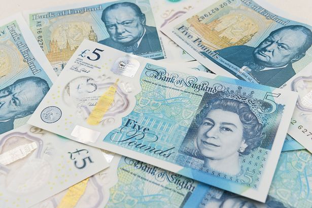 Entra en circulación en Inglaterra el billete de plástico de 5 libras, similar a los billetes chilenos