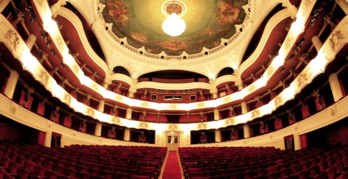 Teatro Municipal de Santiago tendrá nueva imagen