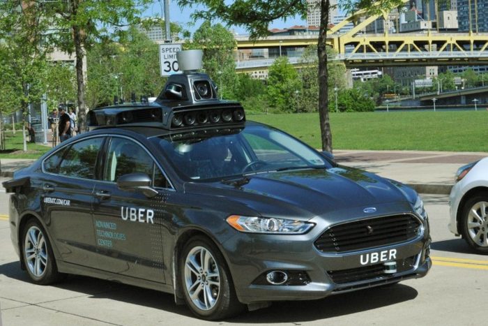Uber comienza a ofrecer viajes con automóviles sin conductor en Pittsburgh, EE.UU.