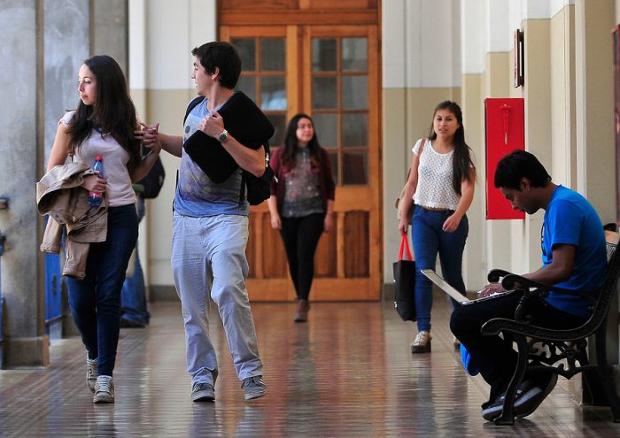 Informe de CINDA dice que Chile tiene la tasa de escolarización en educación superior más alta de América Latina