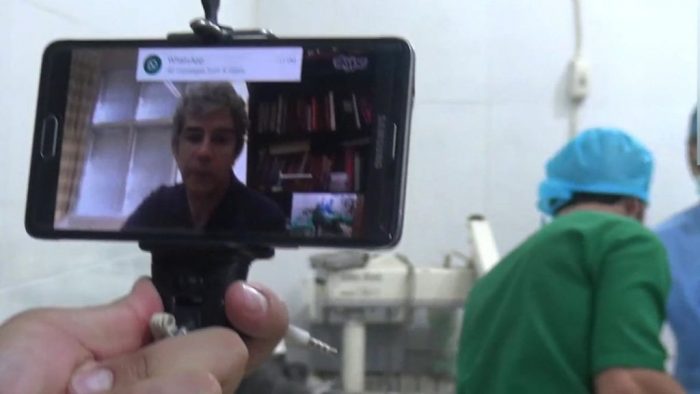 [VIDEO VIDA] El doctor que dirige complejas operaciones quirúrgicas a través de Skype