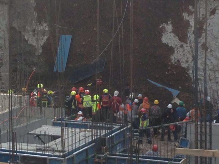 Derrumbe en construcción en Las Condes deja a dos trabajadores fallecidos
