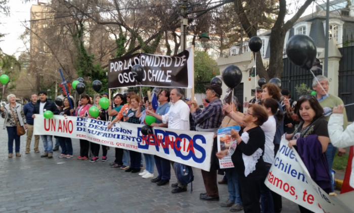 Osorninos marchan en Santiago para exigir remoción obispo Juan Barros
