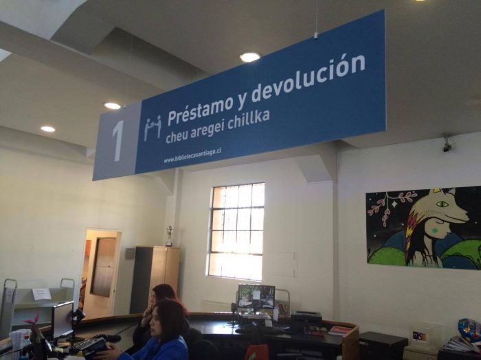 Biblioteca de Santiago integra señalética en mapudungun