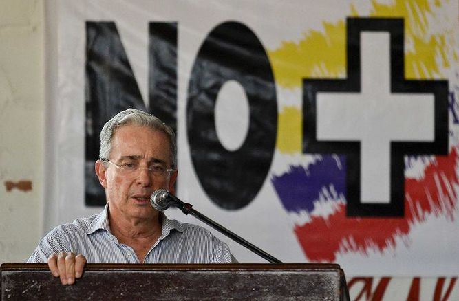 Uribe envía mensaje a Chile: «Ustedes nunca dejarían coaptar la economía chilena por un grupo de terroristas»