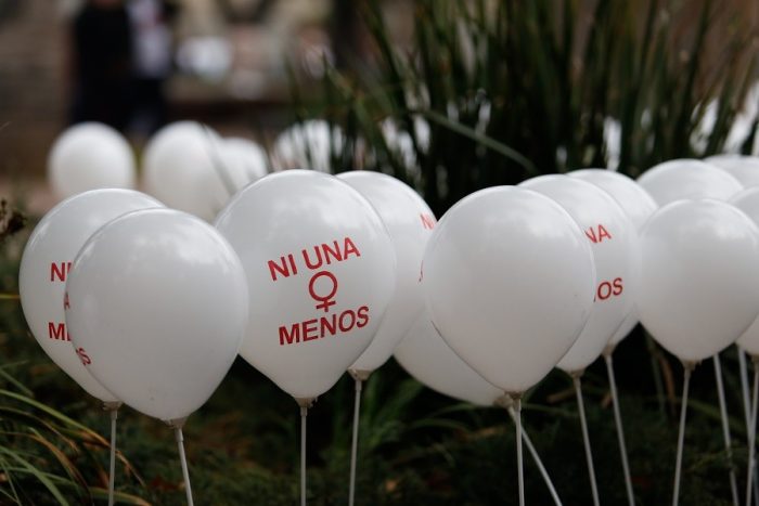 #NiUnaMenos: Miles de personas se congregan en Plaza Baquedano para marchar contra la violencia de género