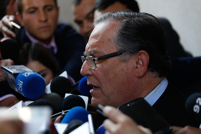 Monckeberg exige la renuncia del nuevo ministro Campos
