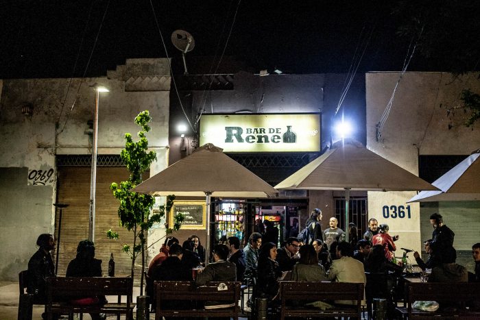 El Bar de René: 20 años de noches de rock en pleno Providencia