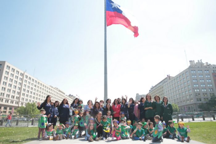 Niños de la Fundación Integra reciben honores del Ejército e izan Bandera del Bicentenario