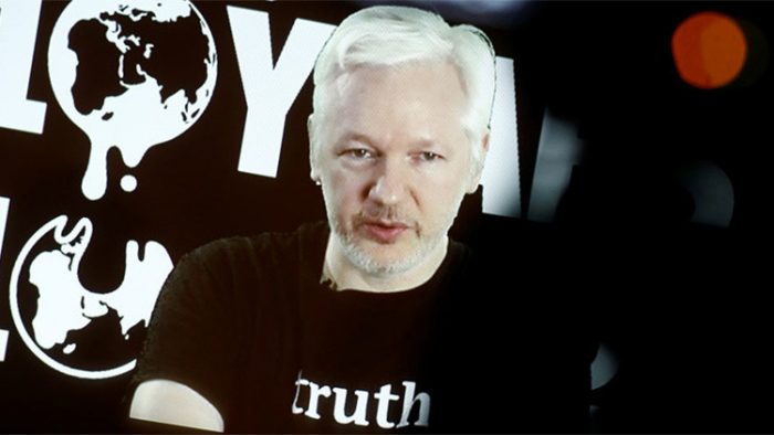 Ecuador cortó internet en embajada donde está Assange